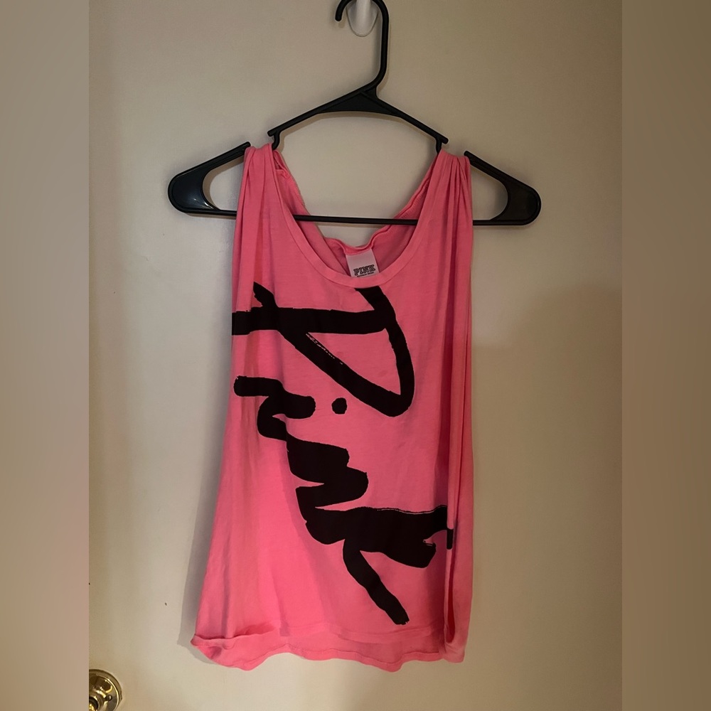 Pink shirt, open sides